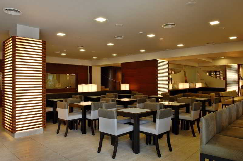 Ruleta Augustus Hotel Салоу Екстериор снимка