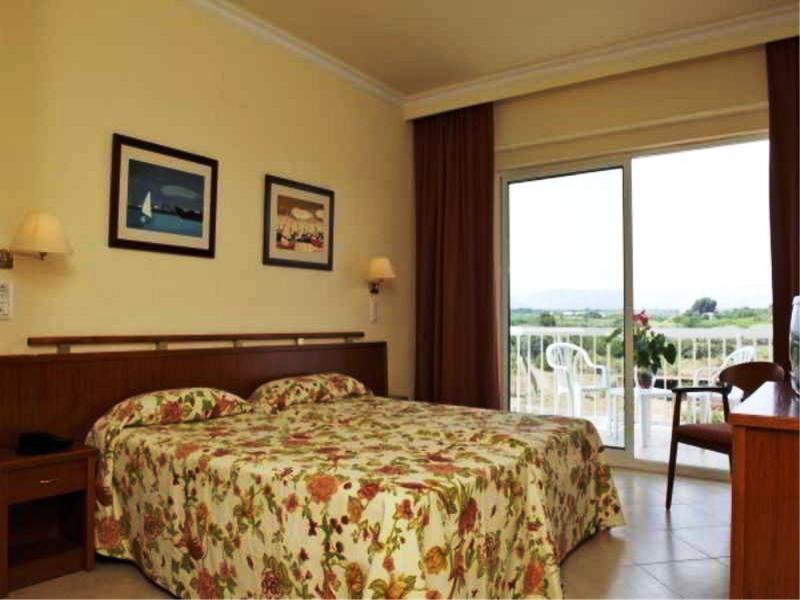 Ruleta Augustus Hotel Салоу Екстериор снимка