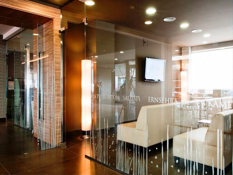 Ruleta Augustus Hotel Салоу Екстериор снимка