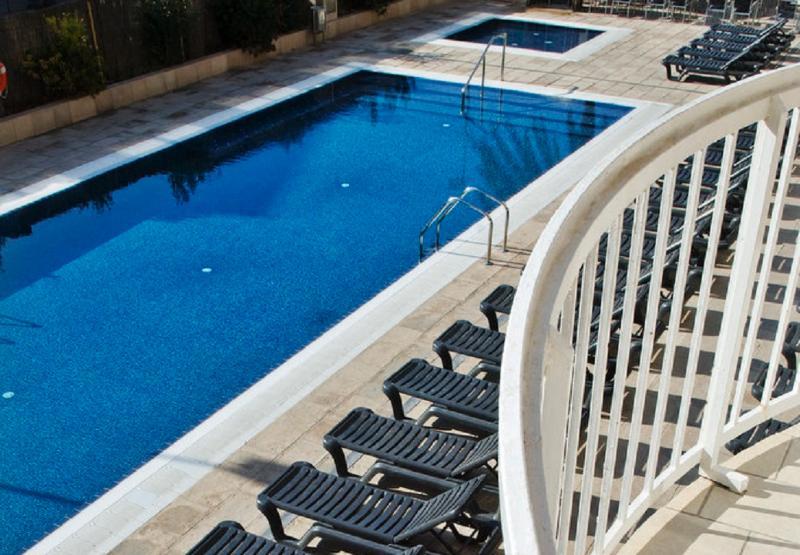 Ruleta Augustus Hotel Салоу Екстериор снимка