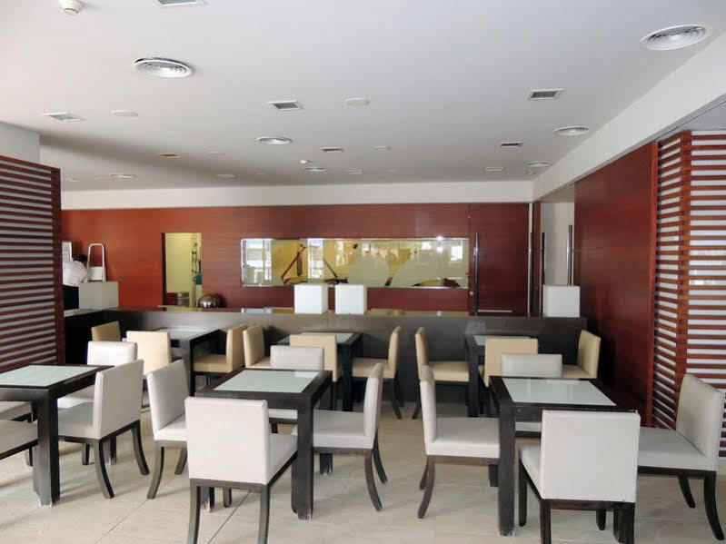 Ruleta Augustus Hotel Салоу Екстериор снимка