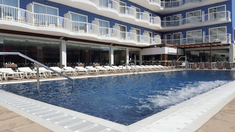 Ruleta Augustus Hotel Салоу Екстериор снимка