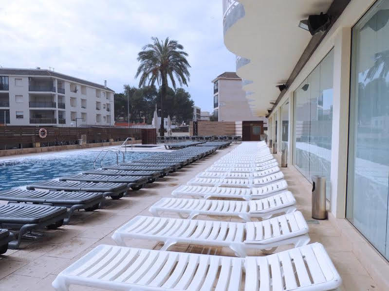 Ruleta Augustus Hotel Салоу Екстериор снимка